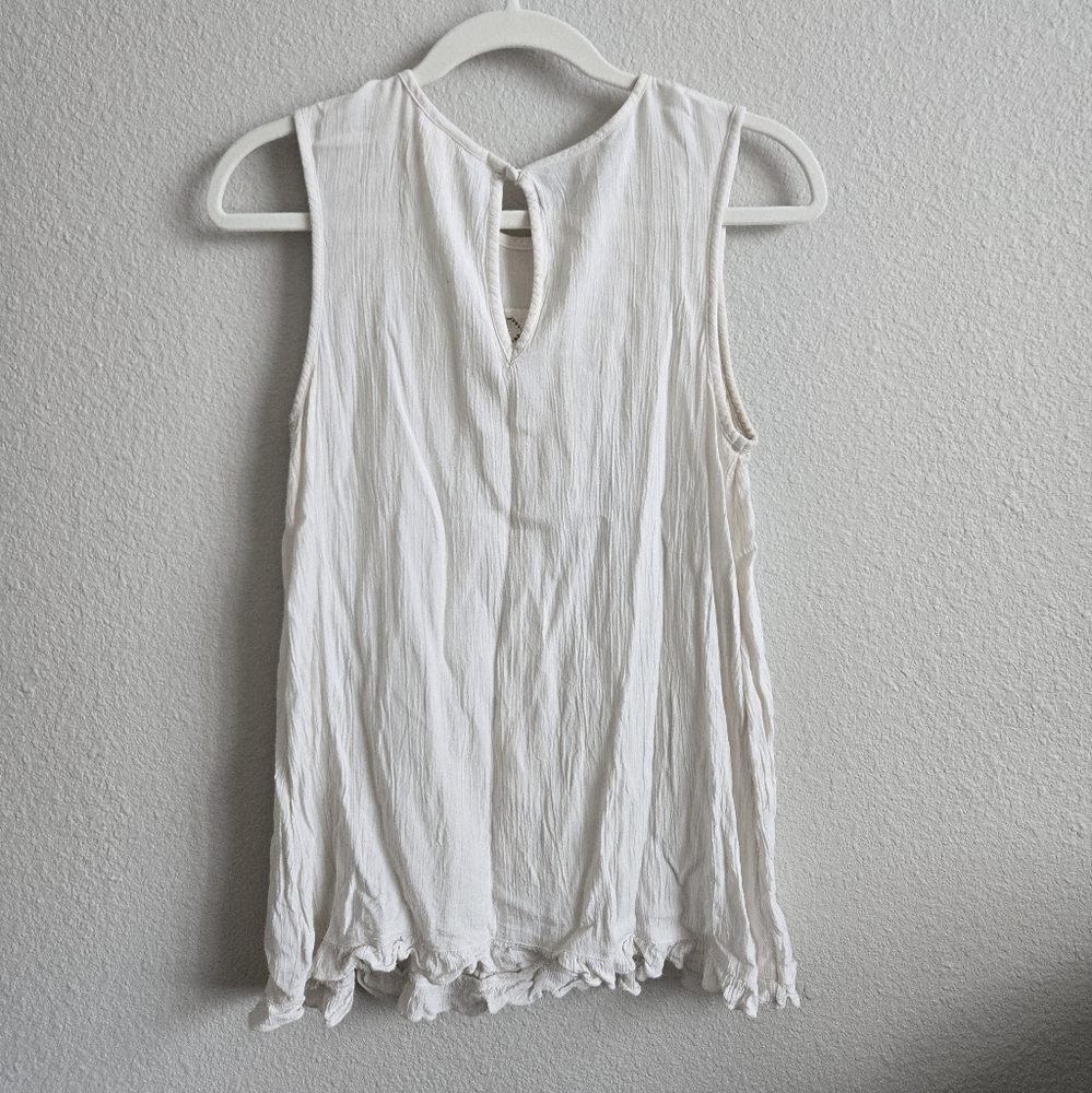 Mossimo eggshell frilly tank - Picture 2 of 3